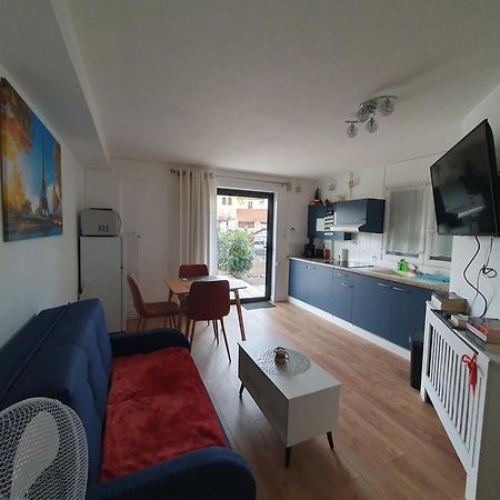 Studio Equipe Et Meuble St Cyprien Сен-Киприен Екстериор снимка