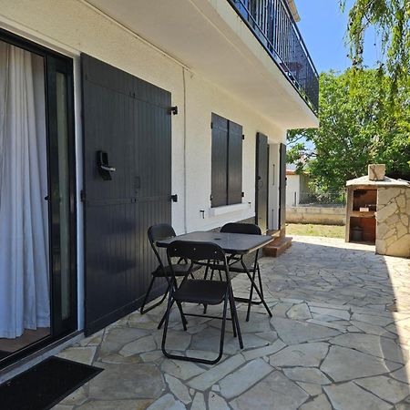 Studio Equipe Et Meuble St Cyprien Сен-Киприен Екстериор снимка