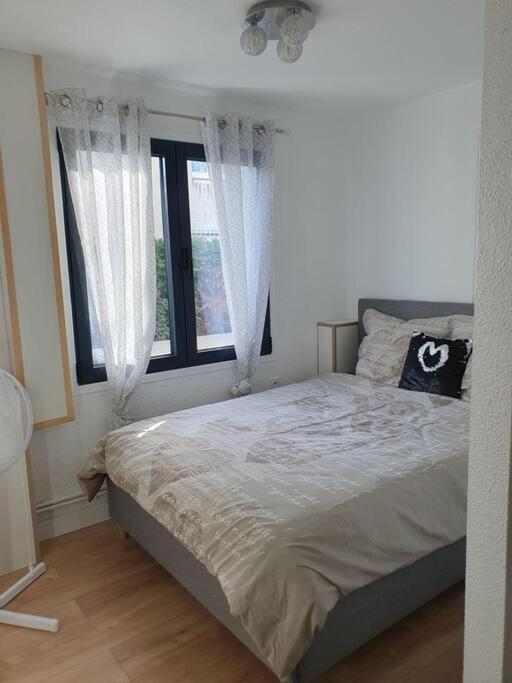 Studio Equipe Et Meuble St Cyprien Сен-Киприен Екстериор снимка