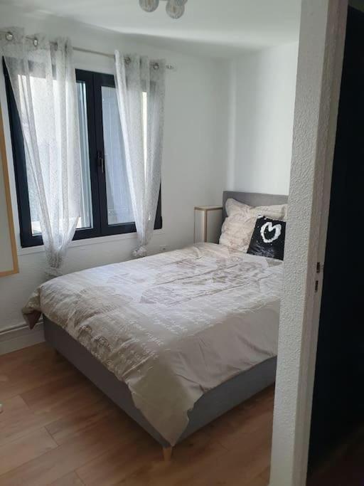 Studio Equipe Et Meuble St Cyprien Сен-Киприен Екстериор снимка
