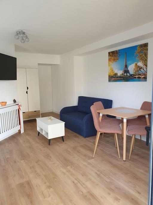 Studio Equipe Et Meuble St Cyprien Сен-Киприен Екстериор снимка