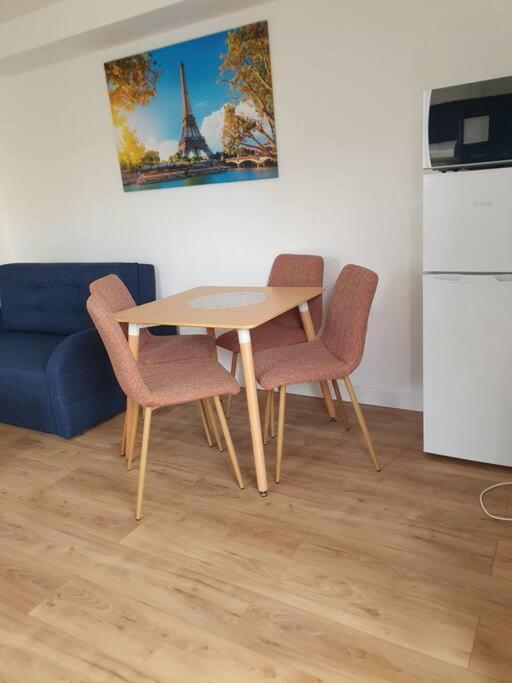 Studio Equipe Et Meuble St Cyprien Сен-Киприен Екстериор снимка