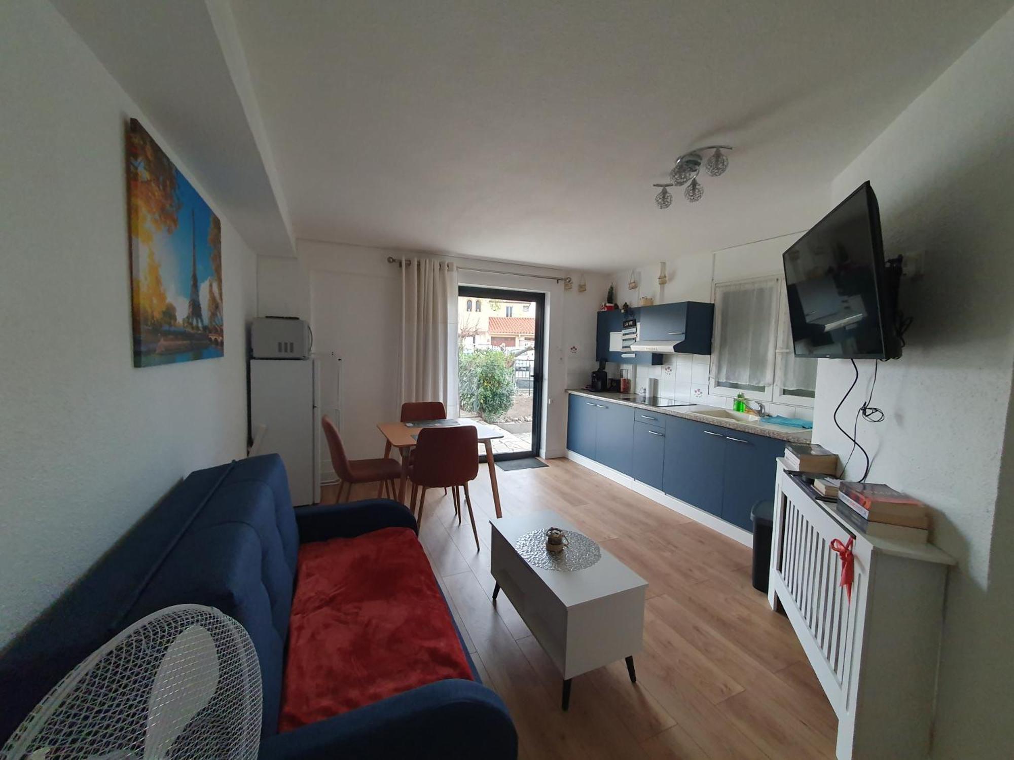 Studio Equipe Et Meuble St Cyprien Сен-Киприен Екстериор снимка