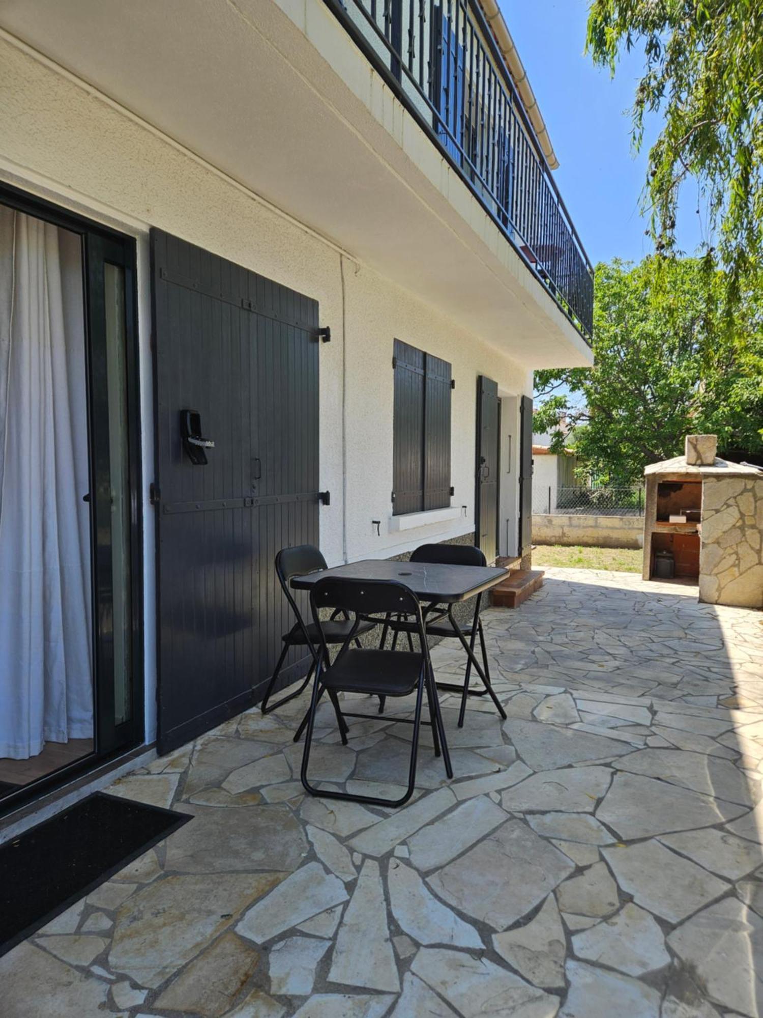 Studio Equipe Et Meuble St Cyprien Сен-Киприен Екстериор снимка
